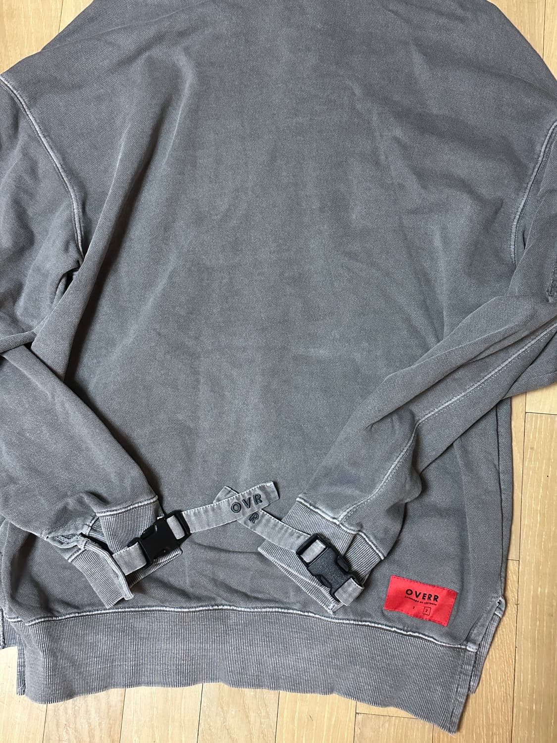 OVR 후드티 챠콜 그레이 버클 디테일 2사이즈 상품이미지2