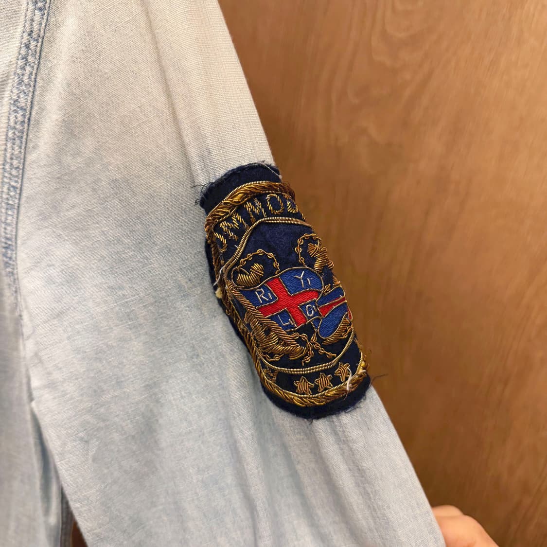 랄프 로렌 코튼 데님 롱 셔츠 백 넘버 패치 자수 와펜 디테일 블루 상품이미지6