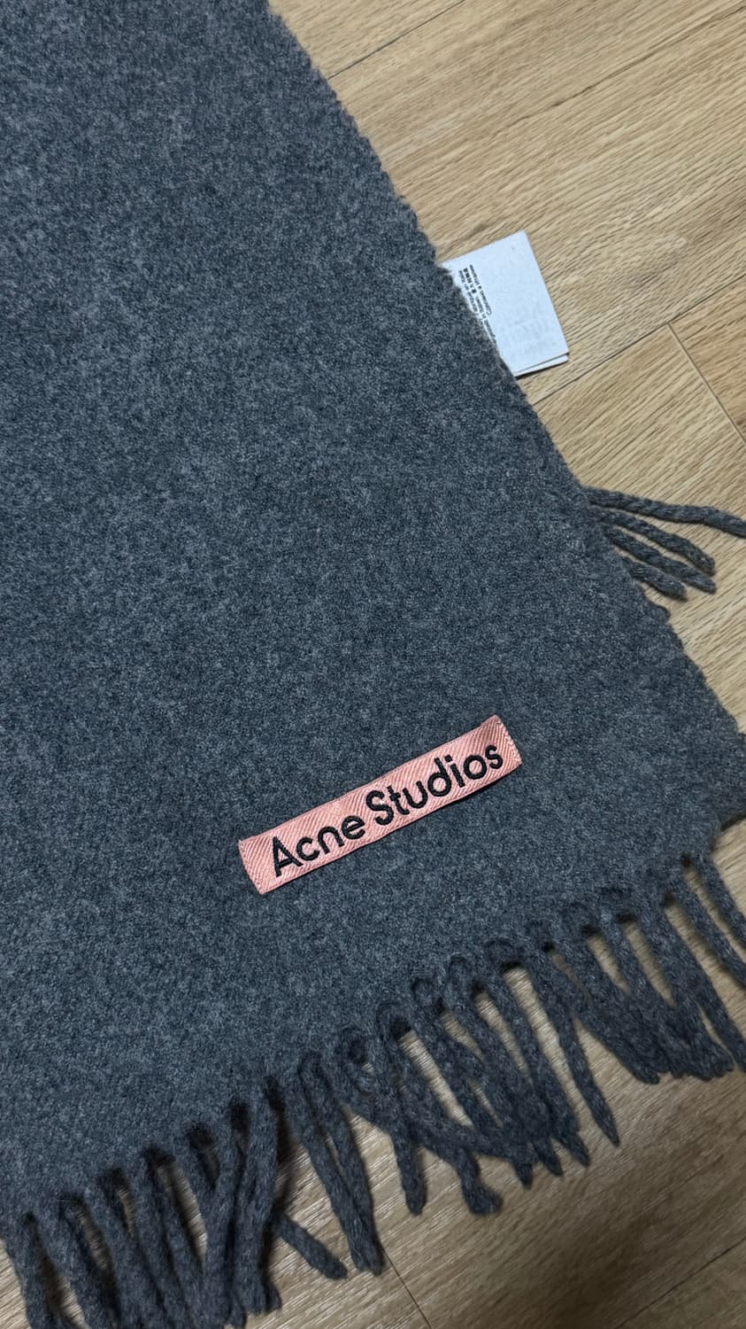 아크네 스튜디오 머플러 그레이 상품이미지1