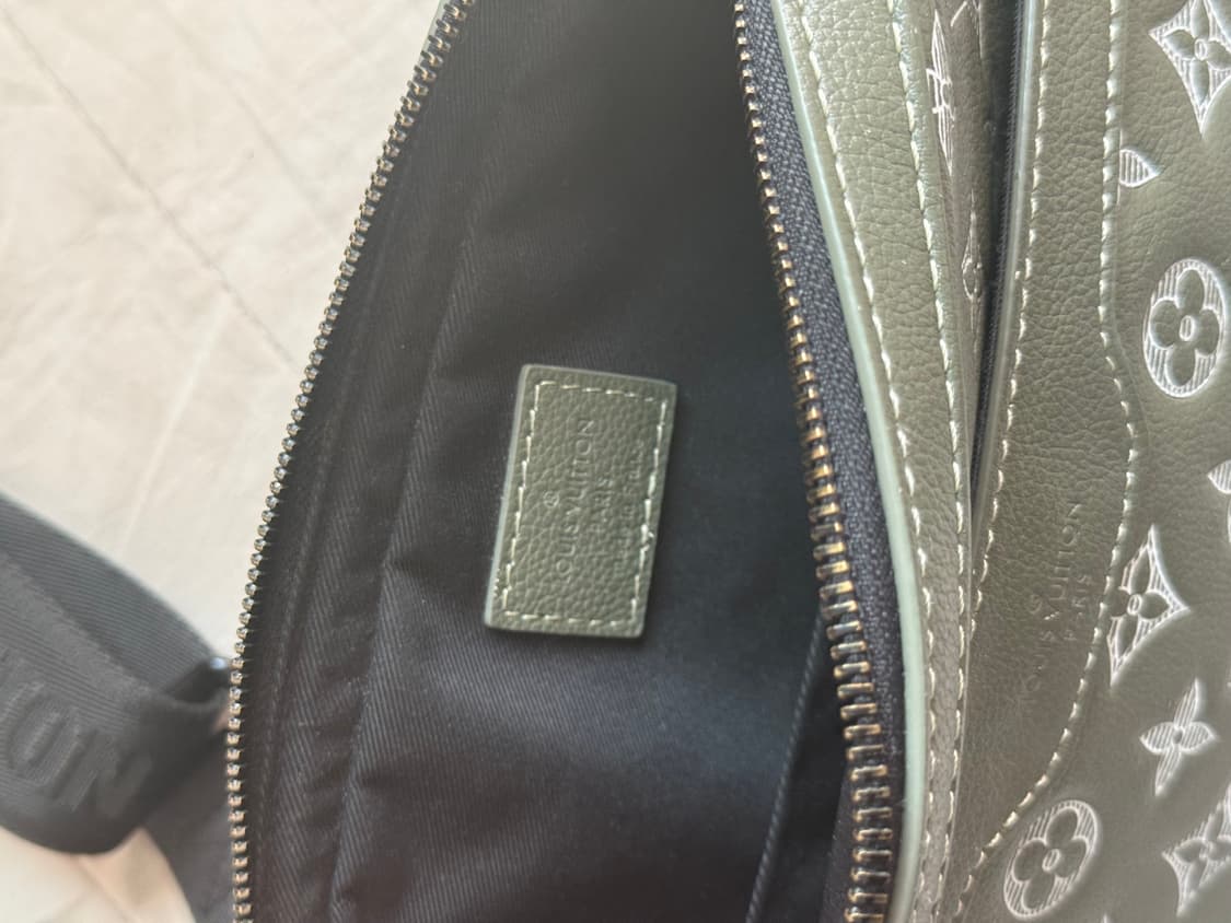 루이비통 쉐도우 모노그램 트리오 메신저백 상품이미지3