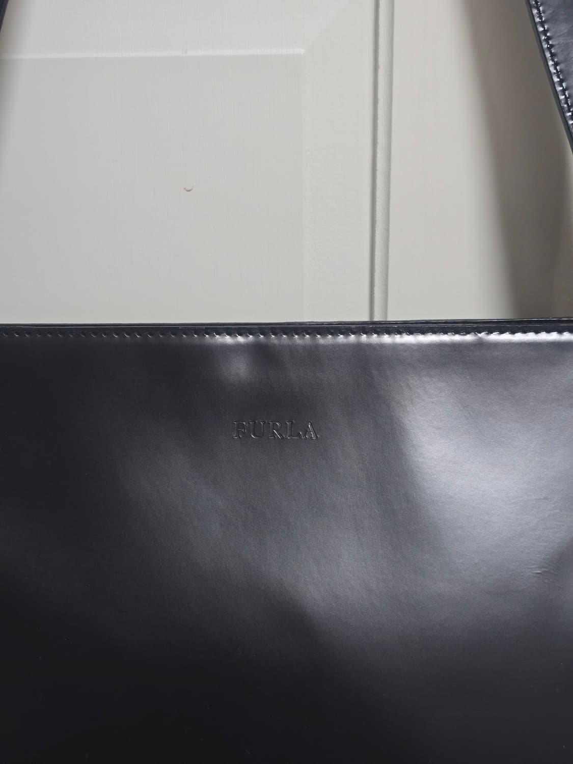 FURLA 훌라 페이턴트 레더 호보백 블랙  상품이미지2