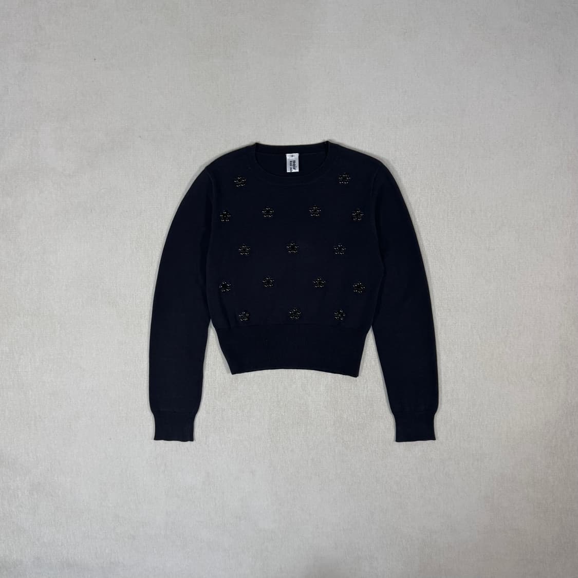 Flower-Decorated Short Black Knit 상품이미지1