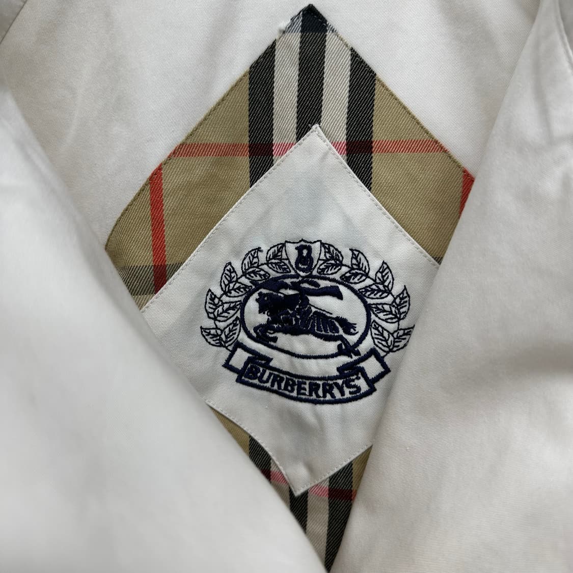 버버리 금장 로고 버튼 트렌치코트 상품이미지9