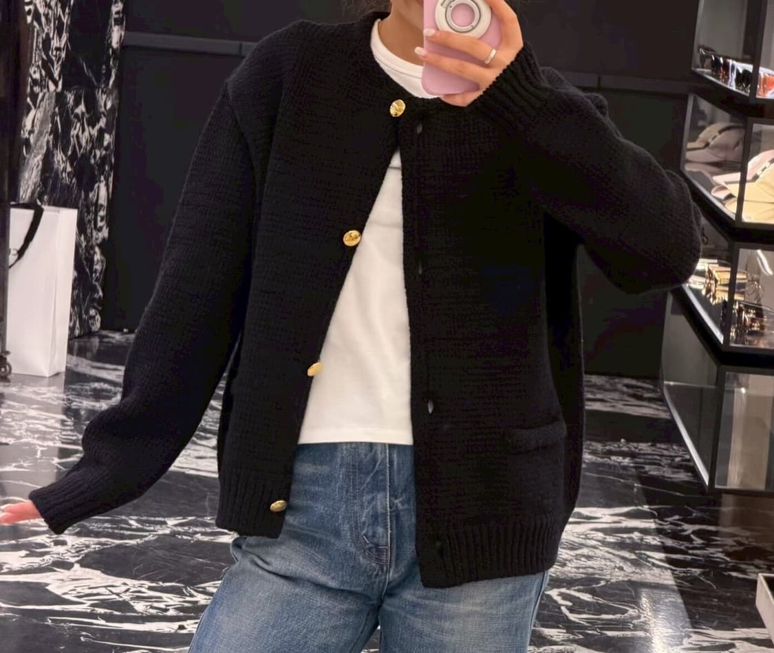 [투어스 신유님 착용] 셀린느 26ss 트리옹프 버튼 헤리티지 가디건 상품이미지4