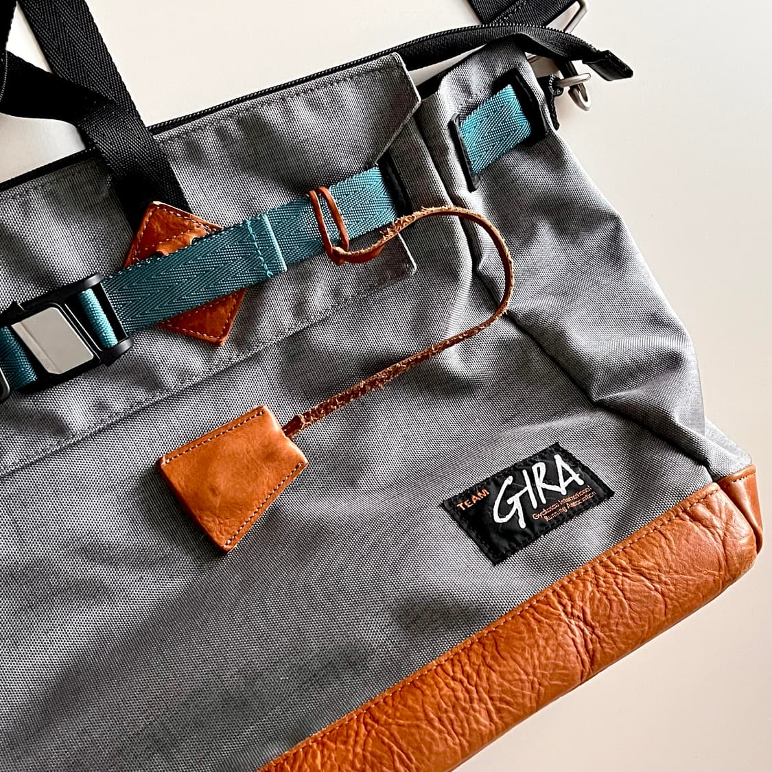 언더커버 2010aw 메신저백 상품이미지3