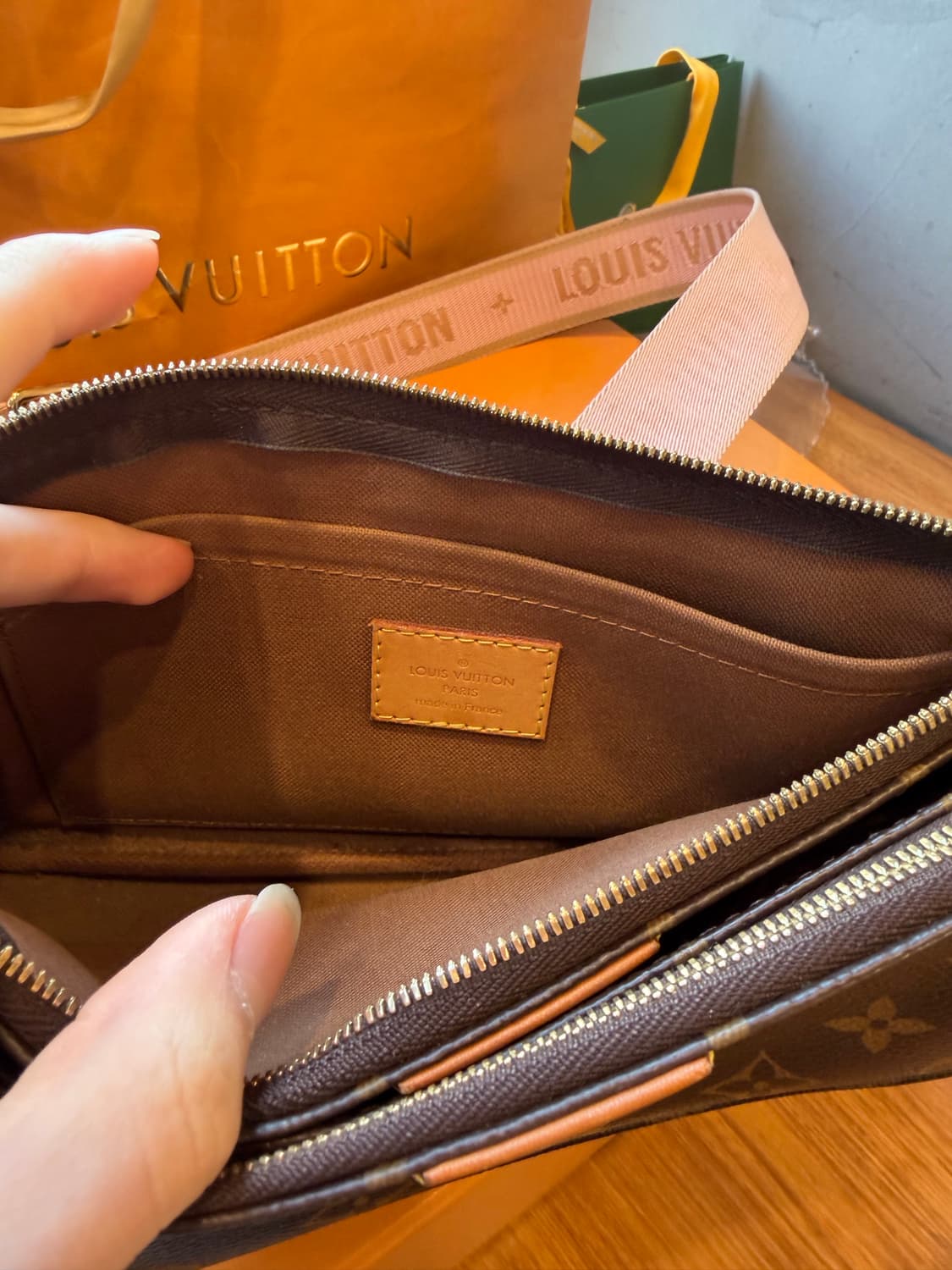 루이비통 멀티 포쉐트 악세수아 핑크 상품이미지3