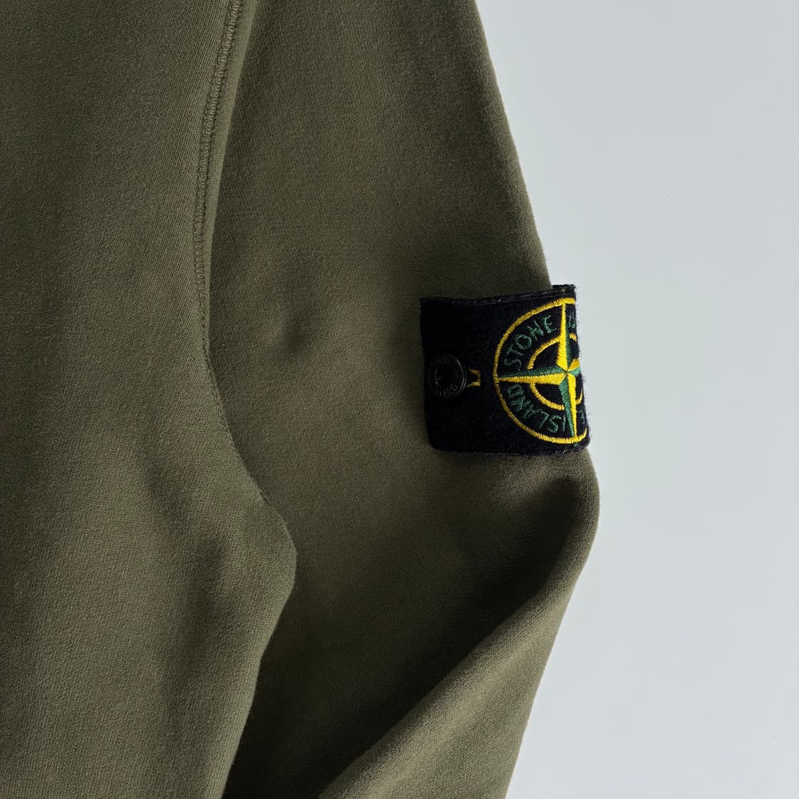Stone Island  스톤아일랜드 와펜 카키 스웻 맨투맨 상품이미지2