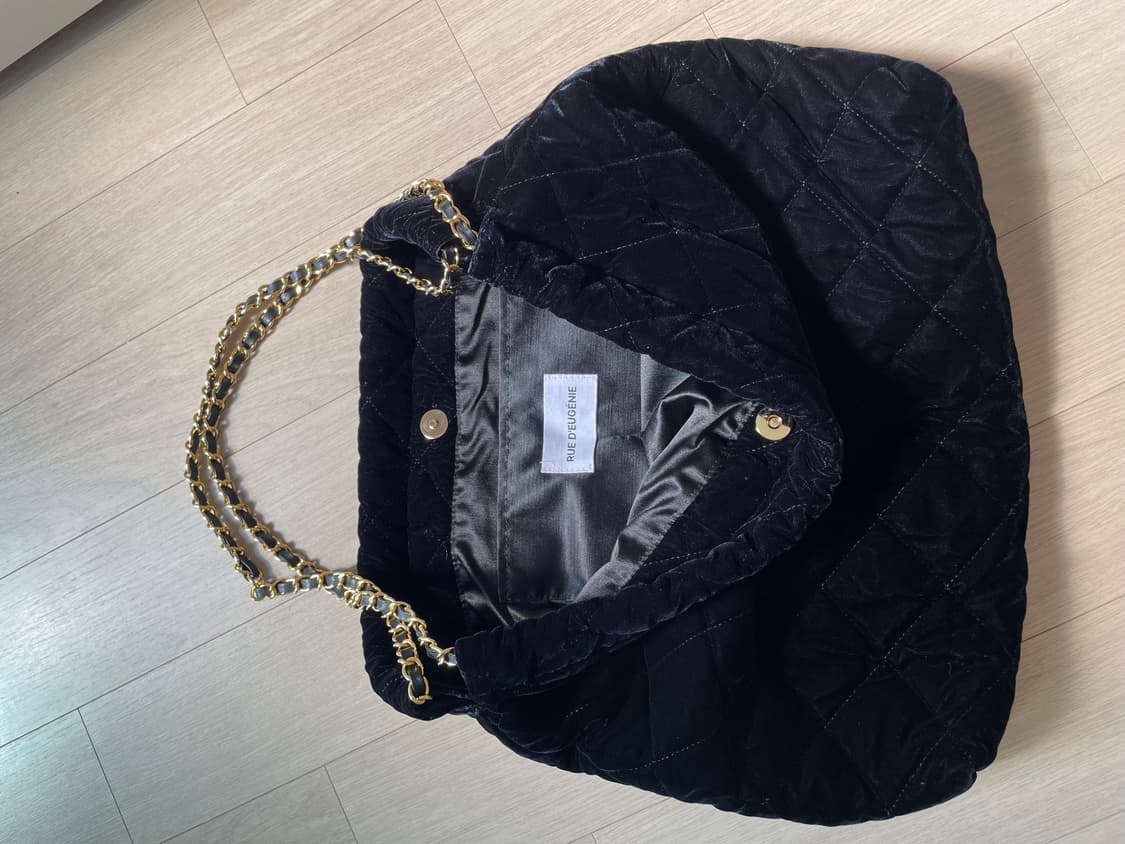 뤼드유제니 벨벳 퀼팅 호보백 블랙 상품이미지4