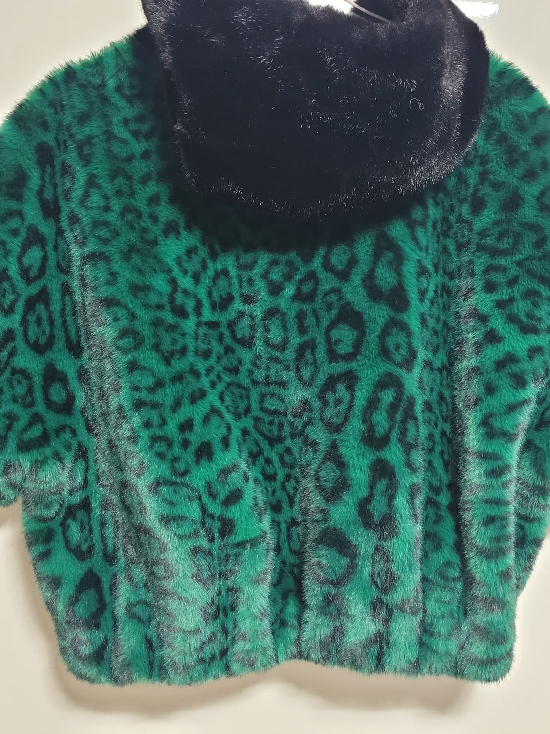 수입의류 에코밍크 후드 반팔집업 상품이미지7