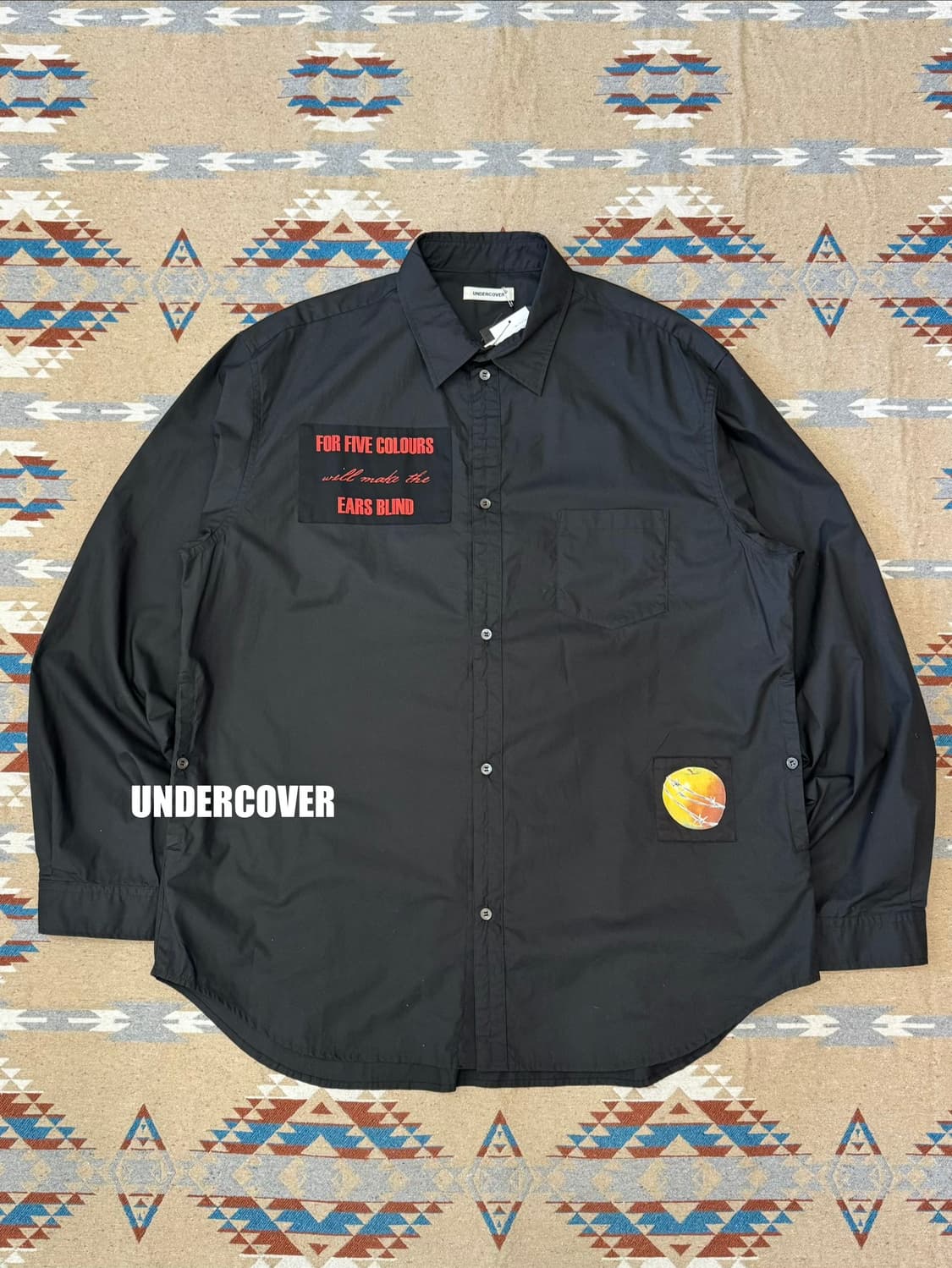 [5] 언더커버 랜덤 프린트 패치 셔츠 블랙 25SS 상품이미지1