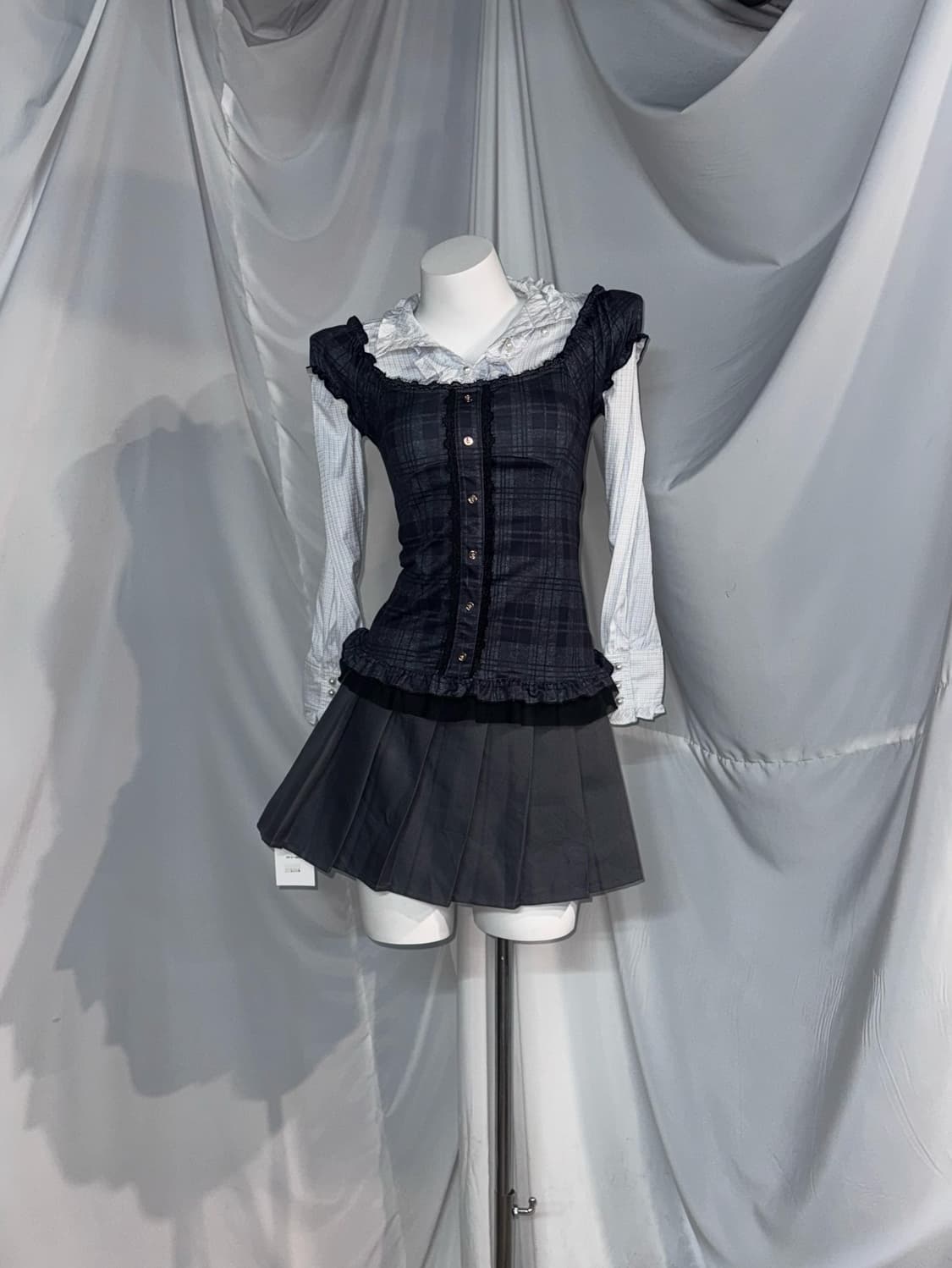 트랄라라 프릴 셔츠 무채색 네이비 엑시즈팜 코디세트  상품이미지3