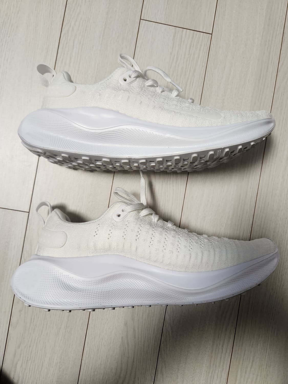 나이키 운동화 인피니티 런 4 DR2665-103 러닝화 사이즈255

 상품이미지5