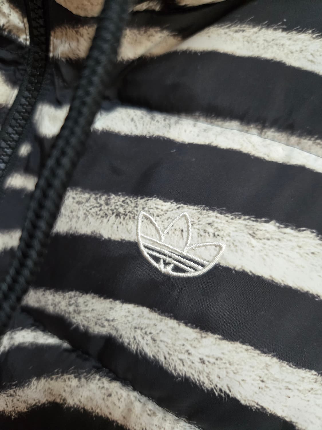 아디다스 여성 지브라패턴 패딩 조끼 상품이미지3