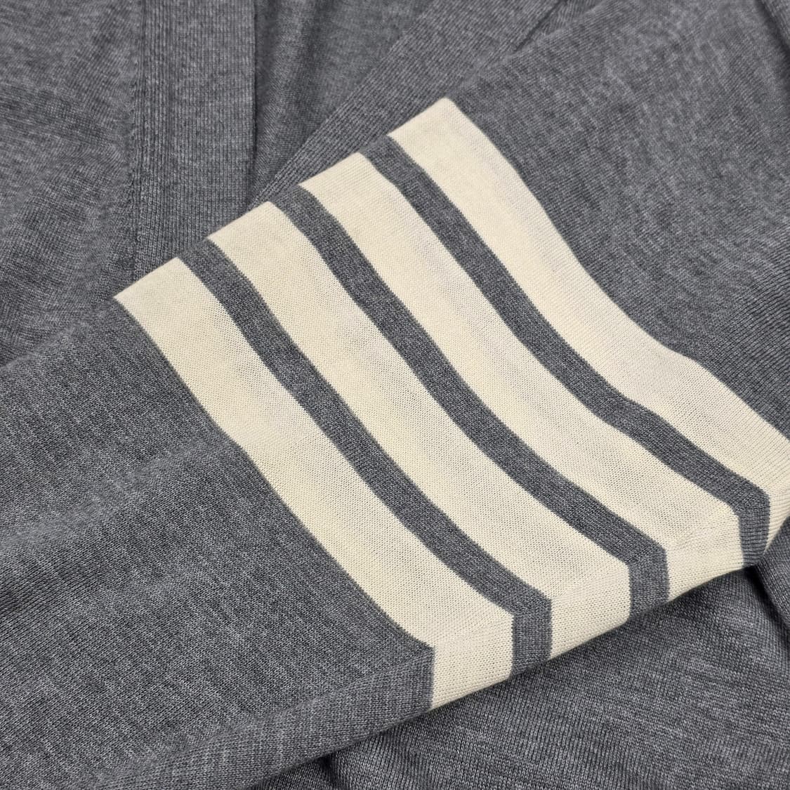 톰브라운 4바 메리노울 가디건 상품이미지3