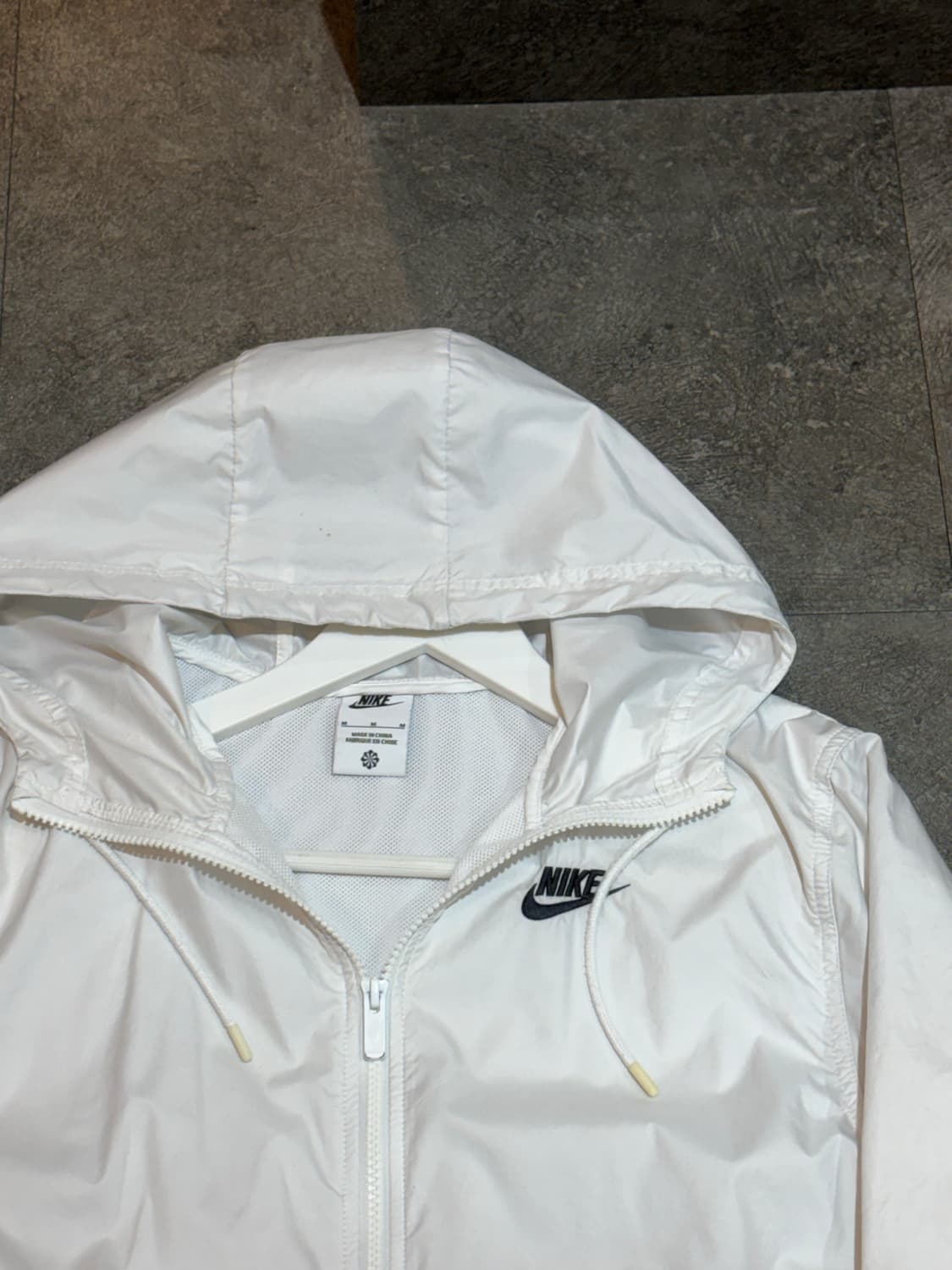 나이키 여성 바람막이 M 상품이미지4