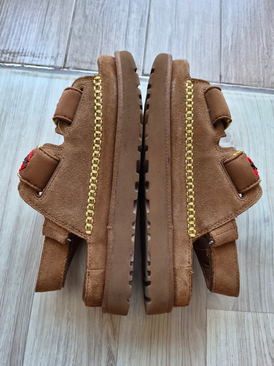 어그(UGG) 골든스타 헤리티지 브레이드 샌들 (245) 상품이미지5