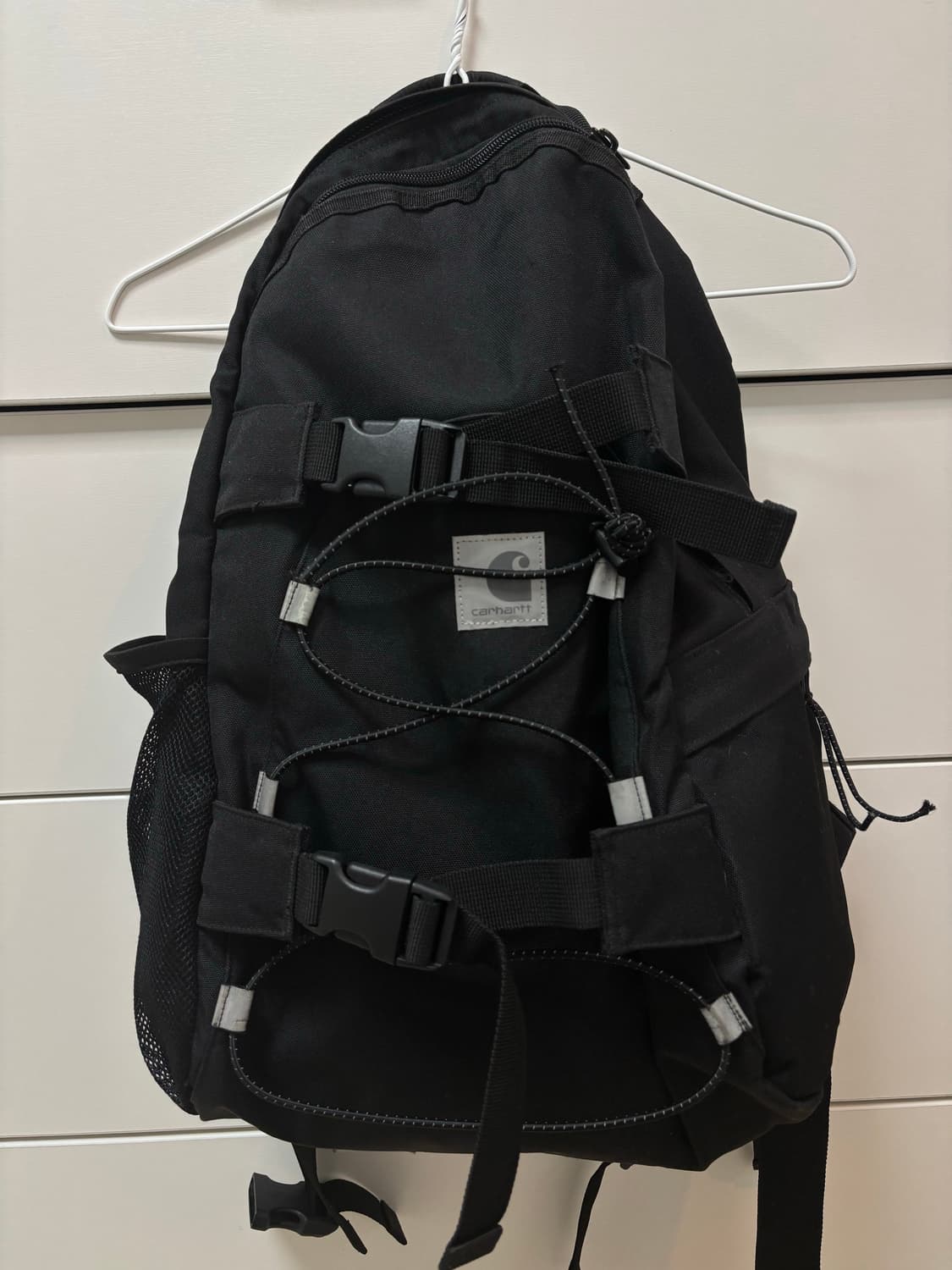 칼하트WIP 리플렉티브 킥플립 백팩 상품이미지1