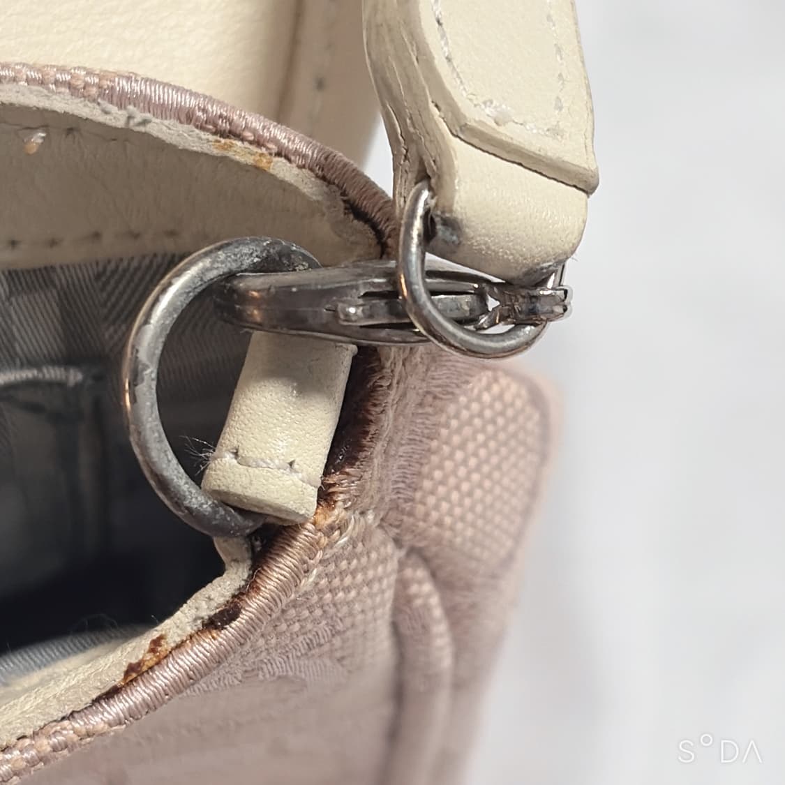 페라가모 간치니 패턴 미니 숄더백 상품이미지8