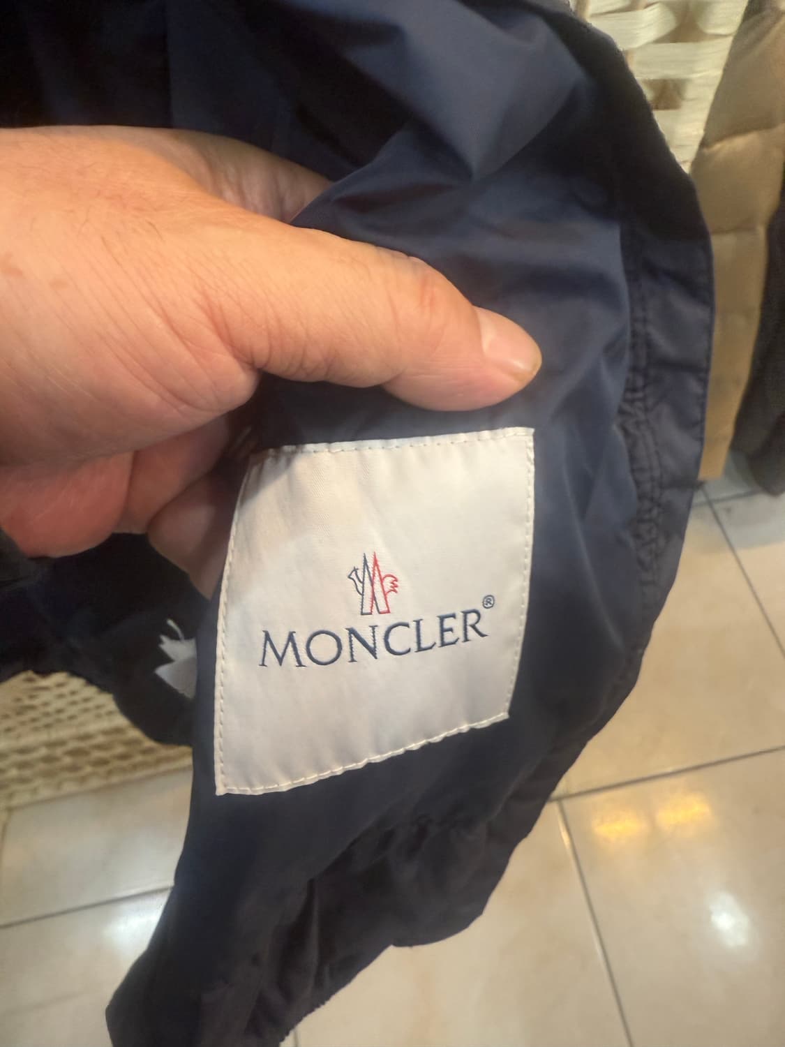 2/66 정품 몽클레어 붐버자켓 팝니다 상품이미지4