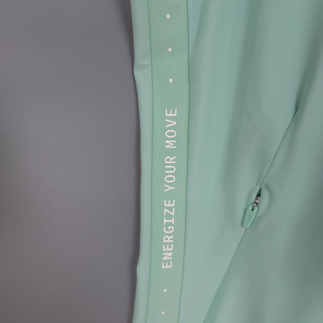 여성용 데상트 Descente 민트 컬러 집업 후드 바람막이 95 상품이미지4