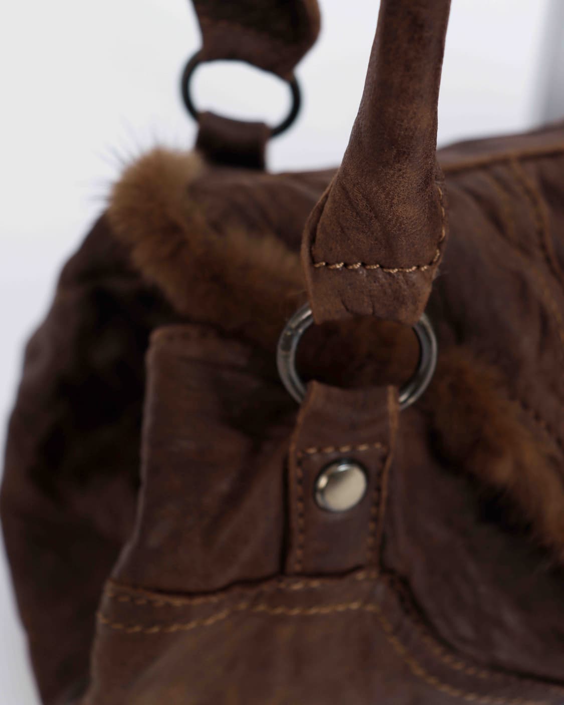 [ONE'S HEART] 브라운 퍼 트리밍 빈티지 레더 숄더백 상품이미지5