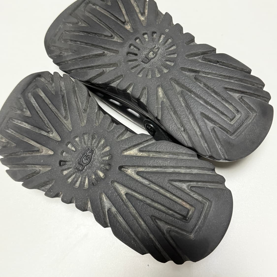 어그 피크모드 메쉬 샌들 240 상품이미지7