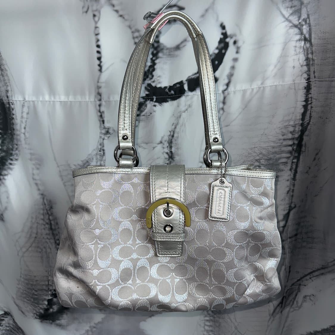 코치 Y2K 실버 숄더백 상품이미지1