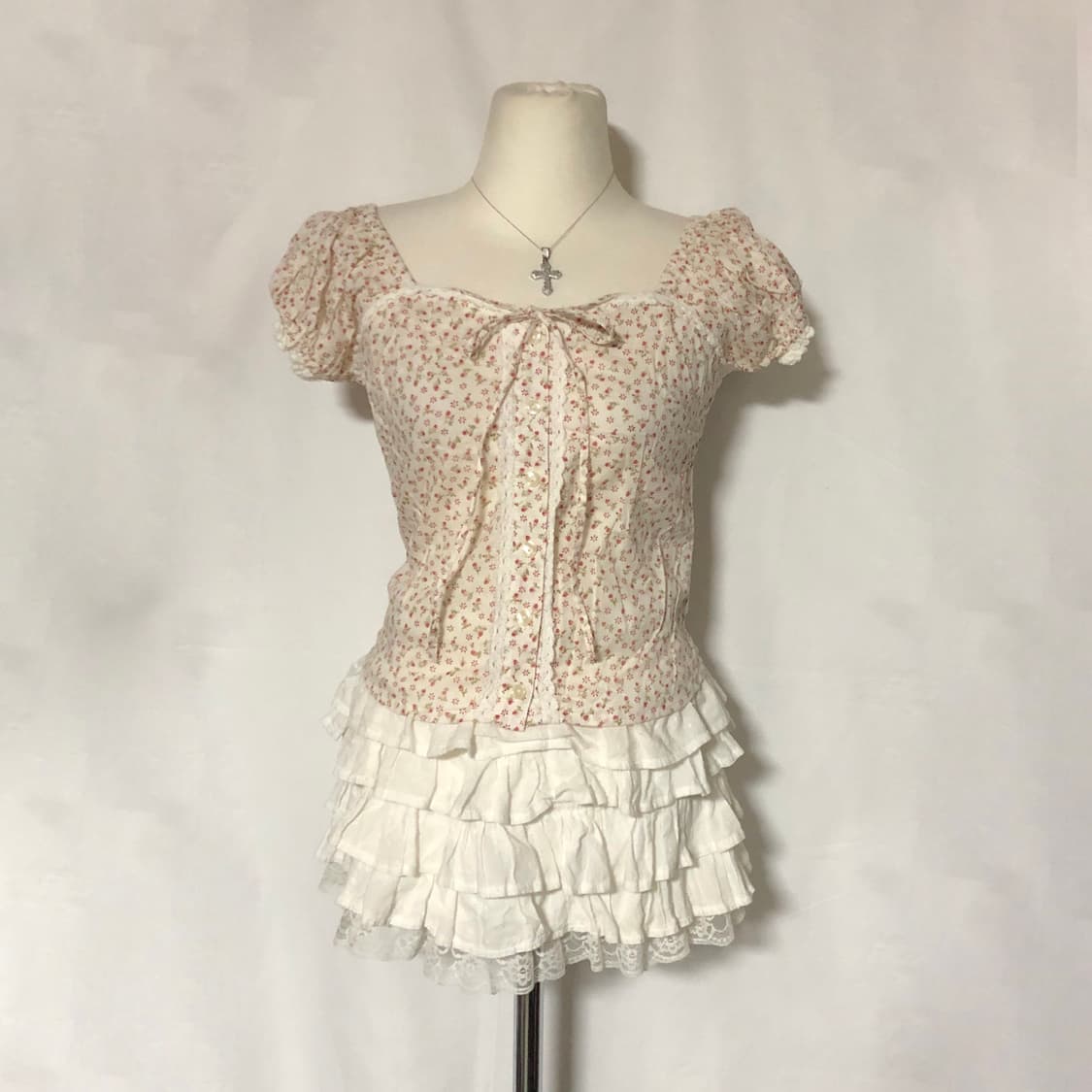 잔꽃무늬 레이스 리본 블라우스 상품이미지4