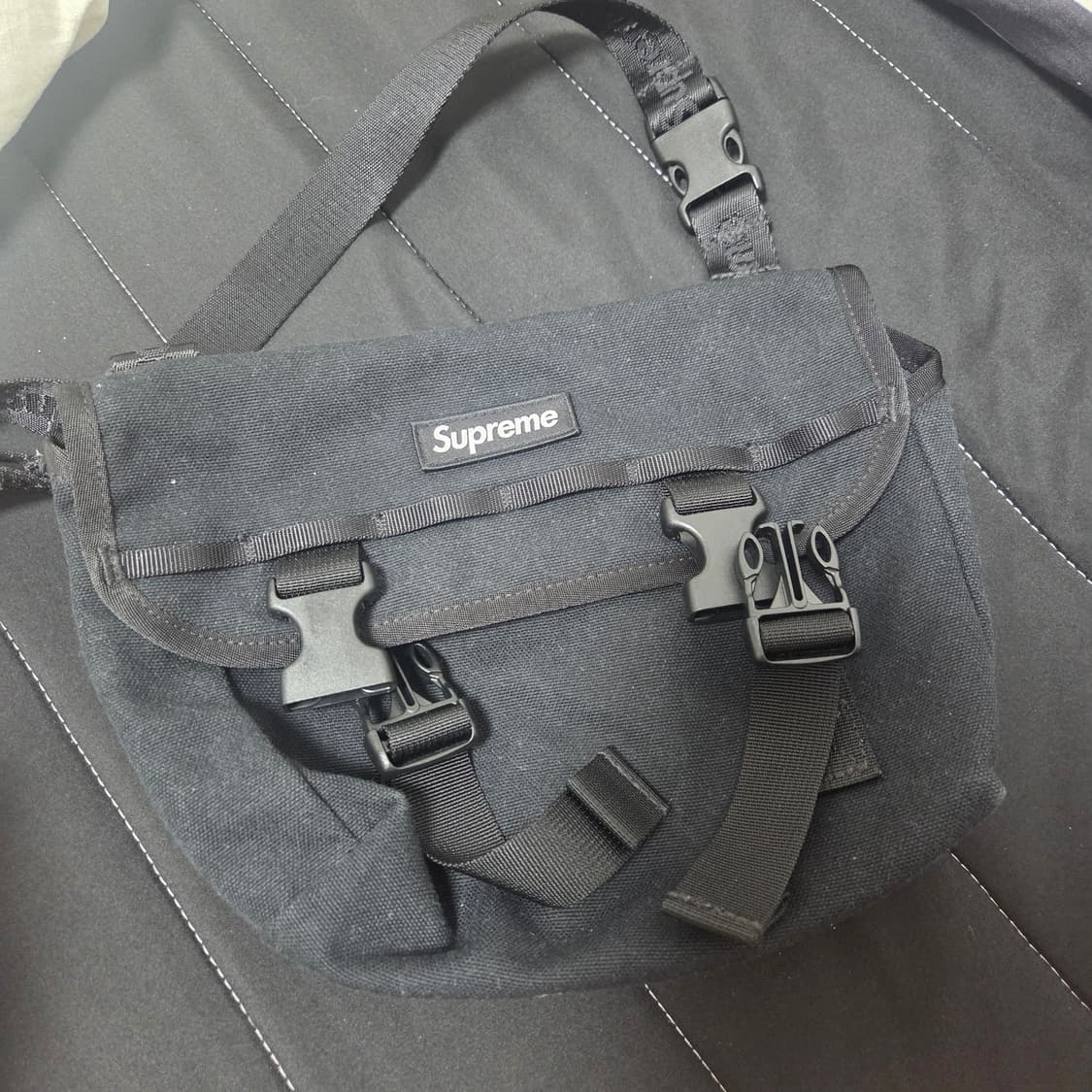 슈프림 미니 메신저백 25ss 상품이미지1