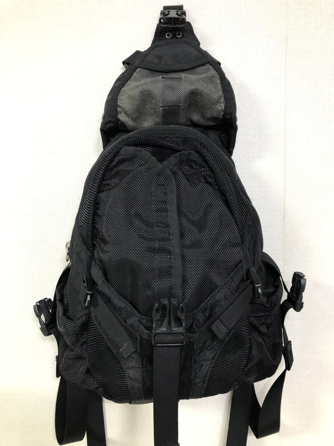 오클리 아이콘 테크니컬 유틸리티 미니 백팩 배낭 _ 블랙 상품이미지4