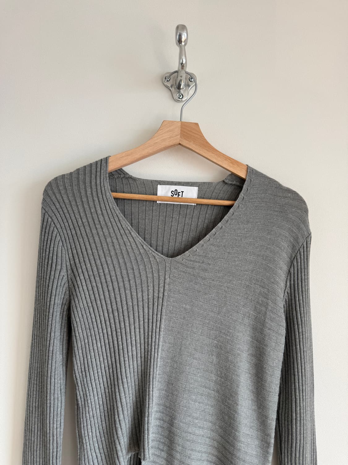 소프트 서울(SOFT SEOUL) 비대칭 니트 롱슬리브 상품이미지2