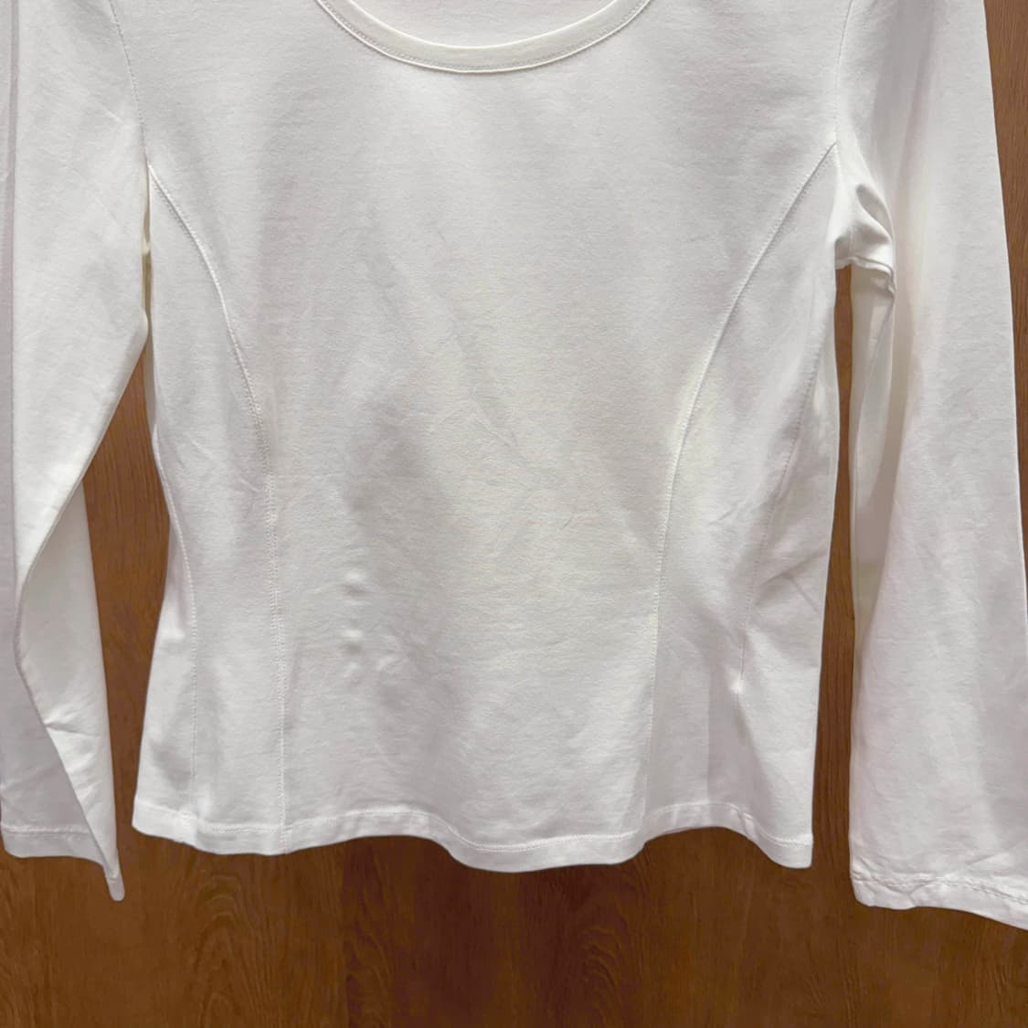 막스마라 위켄드 라운드넥 티셔츠 절개 라인 디테일 슬림핏 화이트 상품이미지5