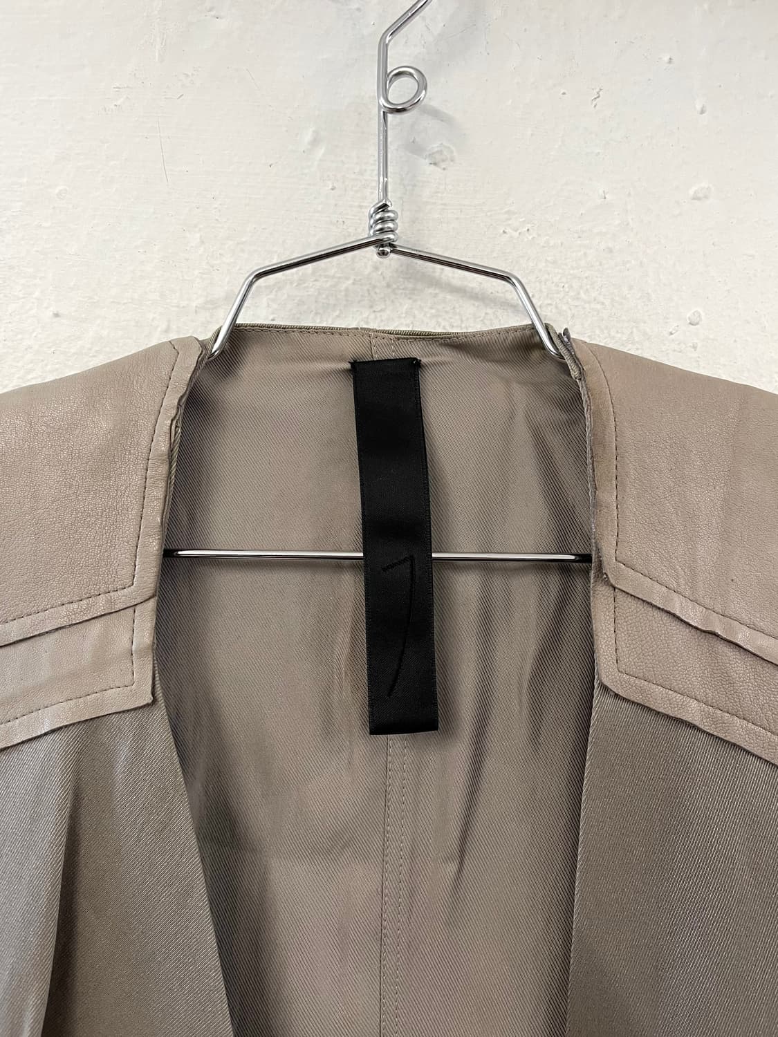 일라리아 니스트리 레더 실크 드레스 집업 상품이미지2