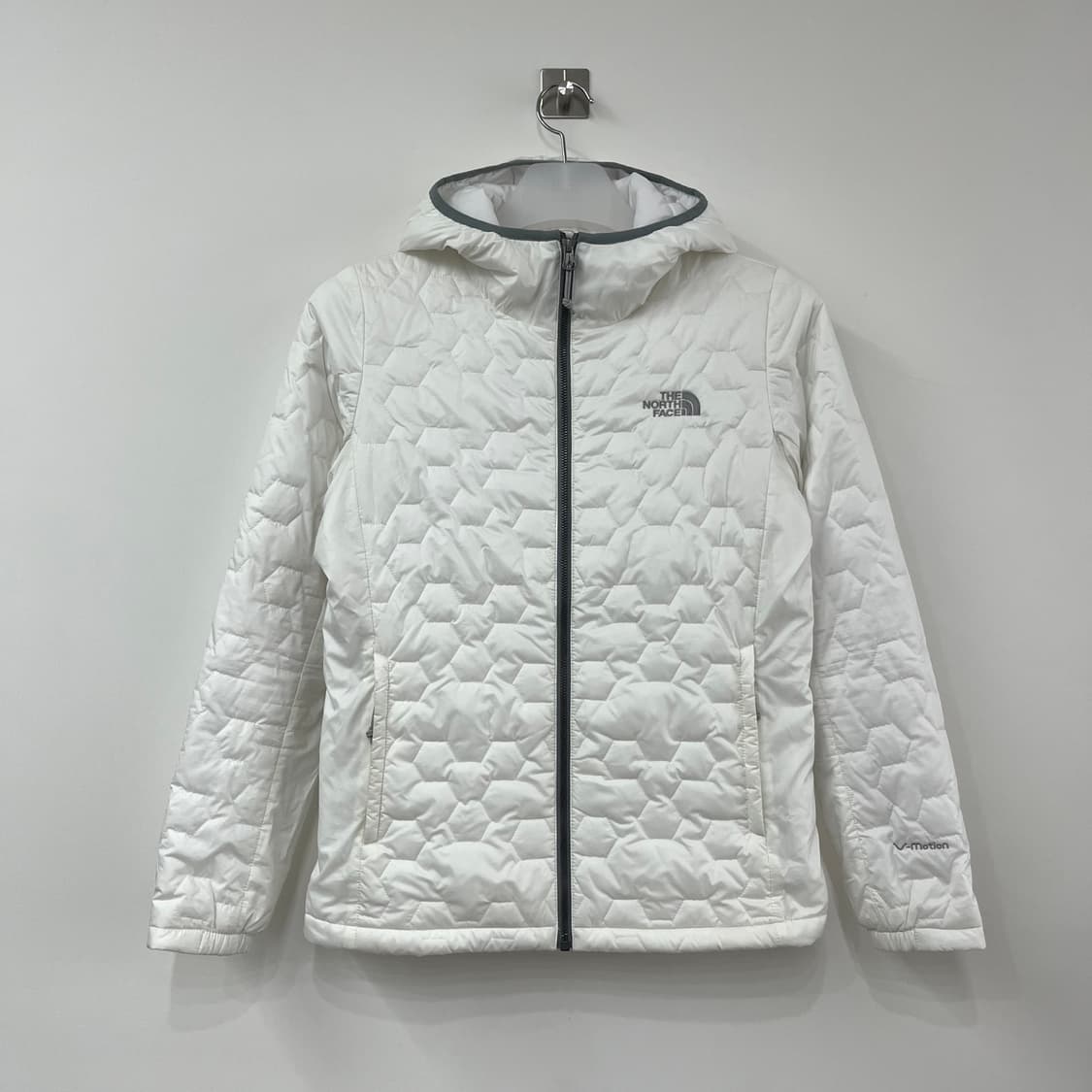 노스페이스 실버 자수로고 화이트 경량 패딩 자켓 상품이미지2