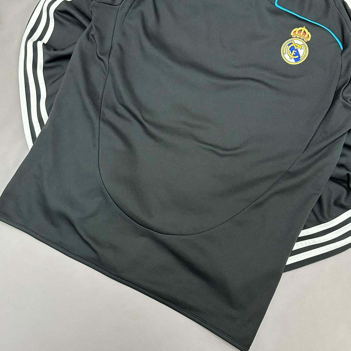 아디다스 00s 올드스쿨 레알마드리드 스웨트 100 상품이미지5