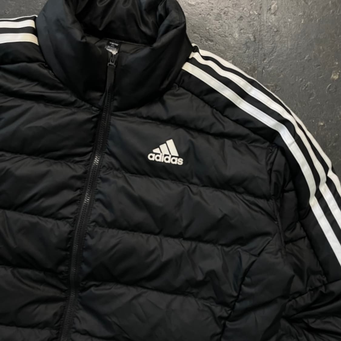 100 아디다스 경량패딩 상품이미지2