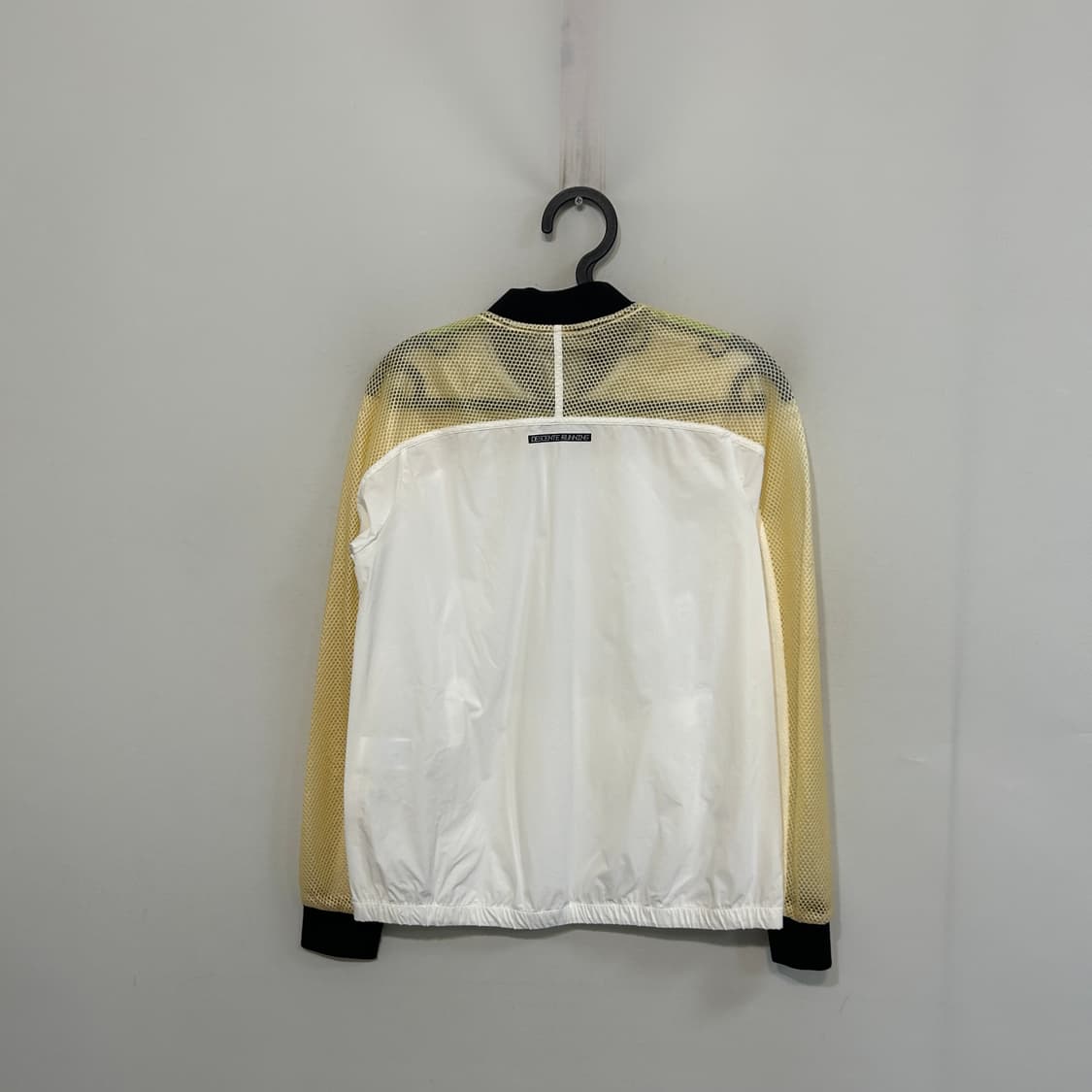 데상트 여성 메쉬 바람막이 85 상품이미지3