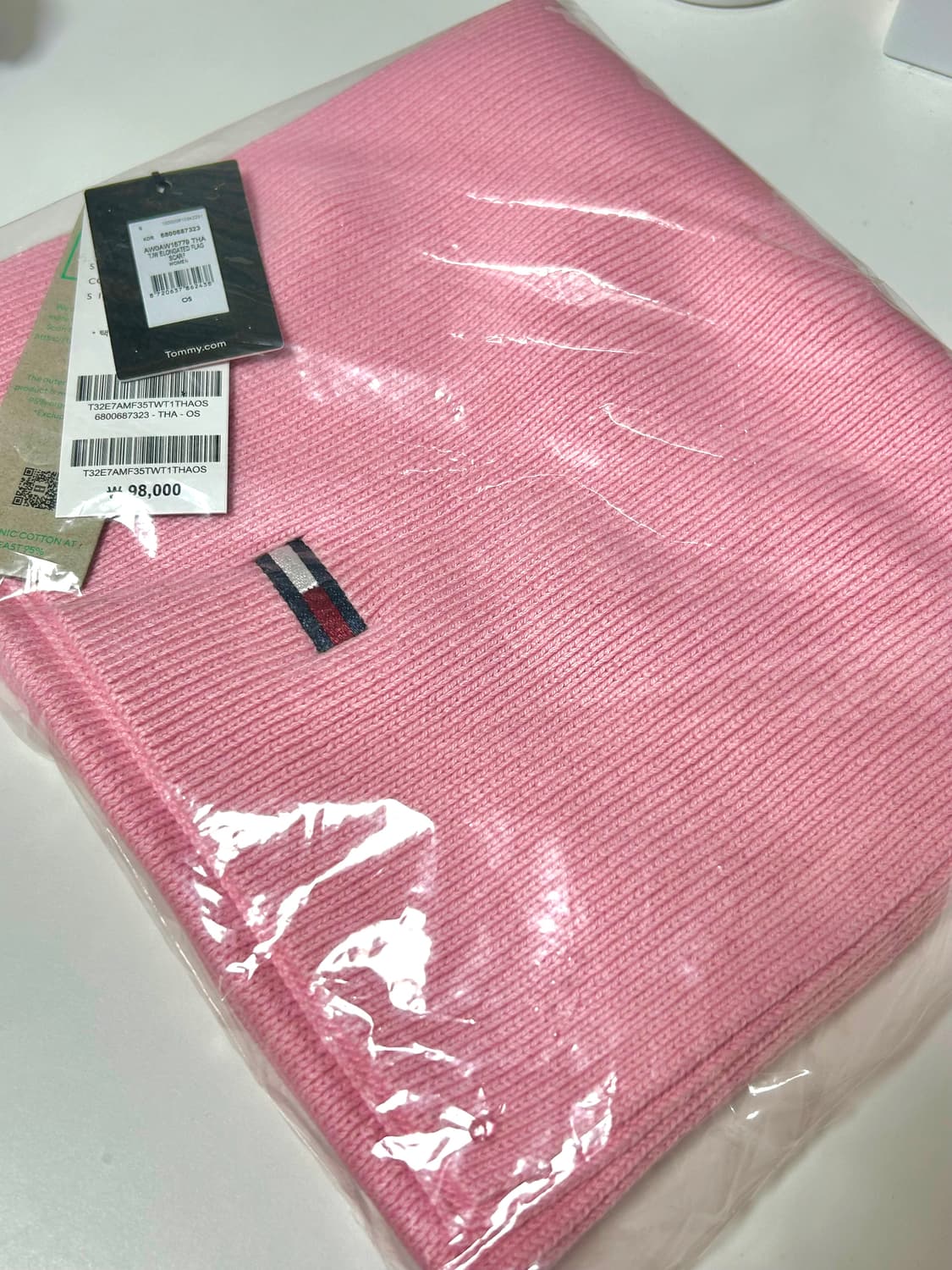 타미힐피거 장원영 핑크 목도리 판매 상품이미지3