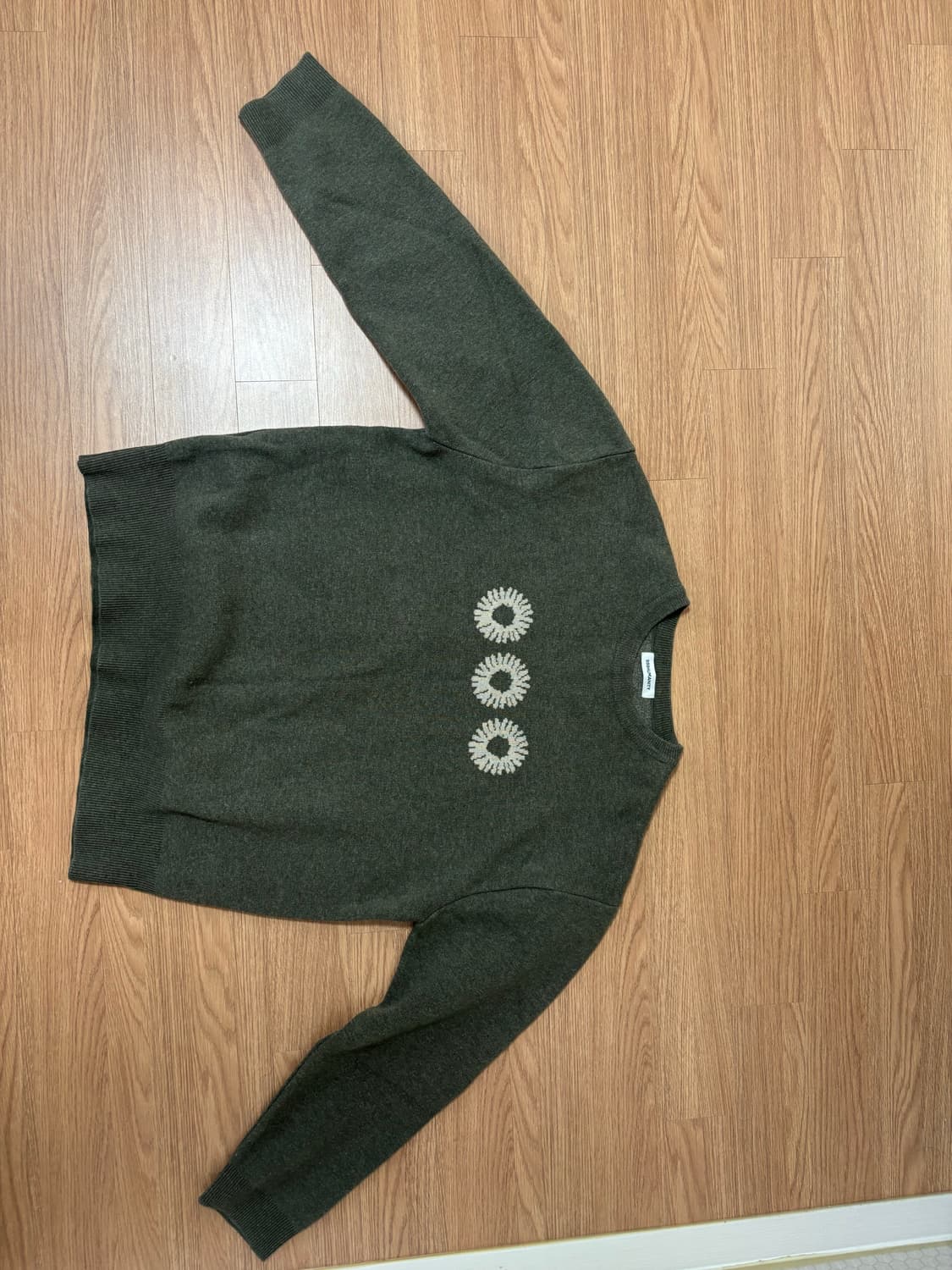 999휴머니티 로고 크루넥 니트 상품이미지1