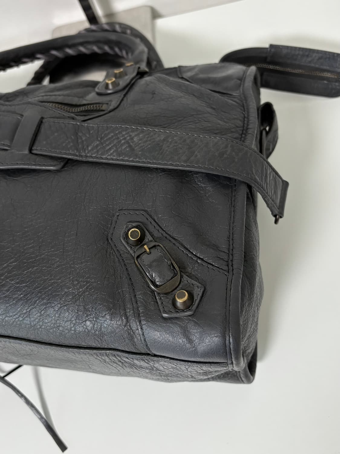 발렌시아가 시티 모터백 다크그레이 상품이미지3