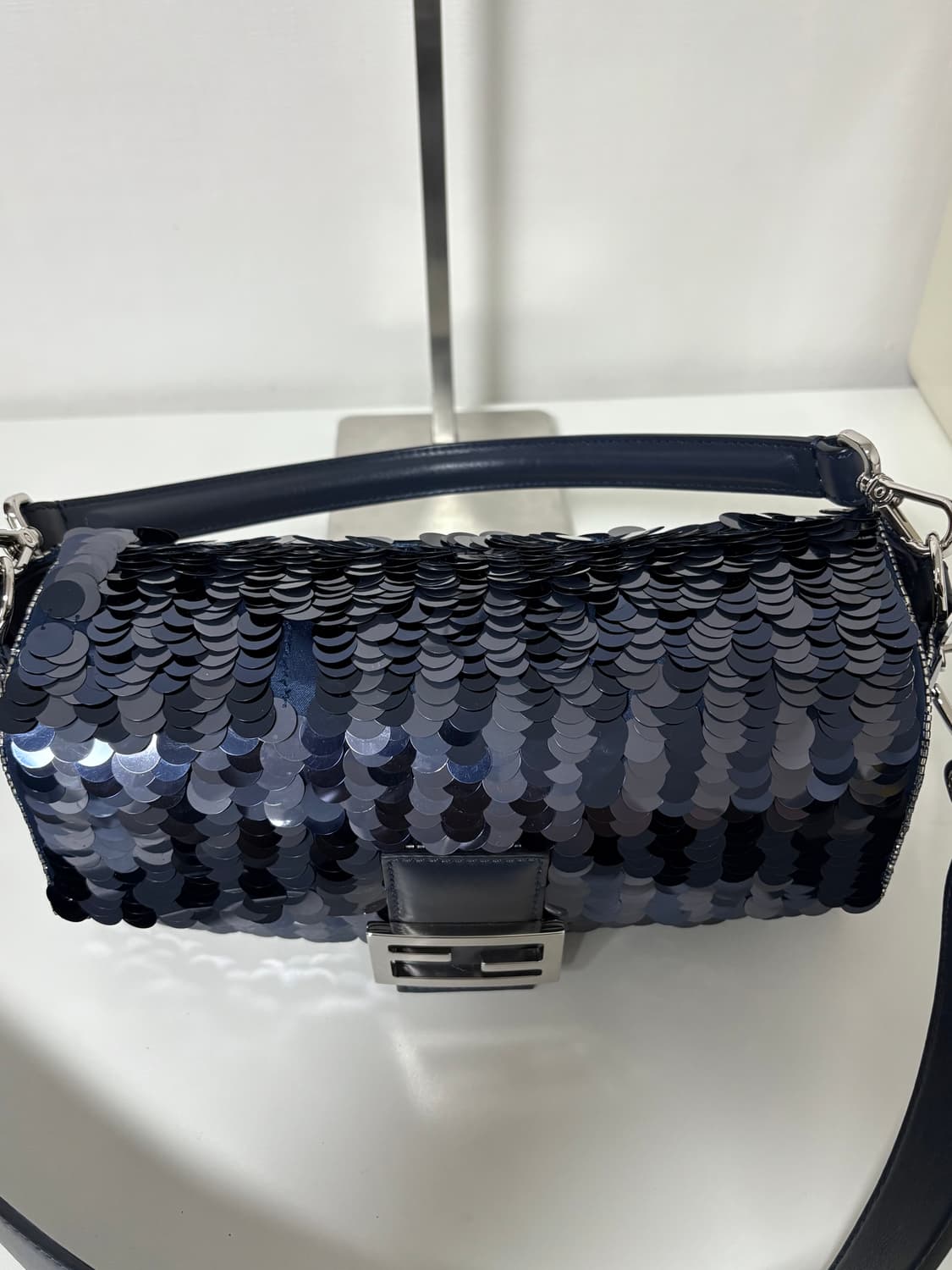 펜디 스팽글 시퀸 바게트백 상품이미지6