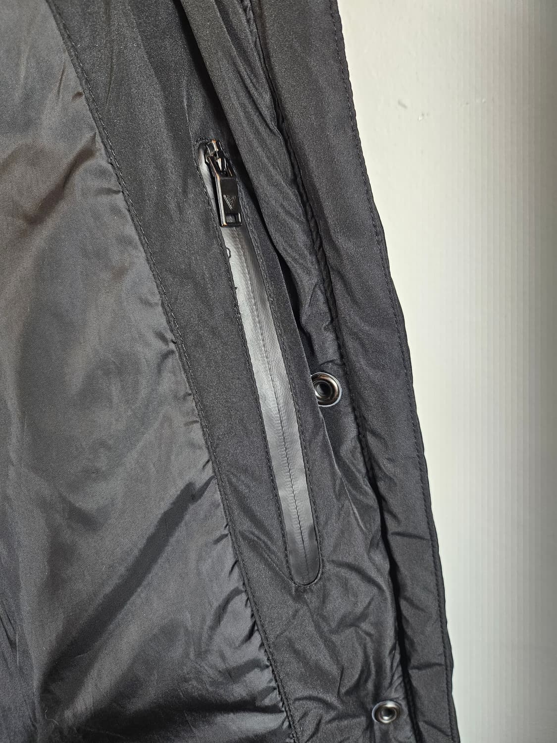 GUESS 구스 후드롱패딩 블랙 85 XS 상품이미지8