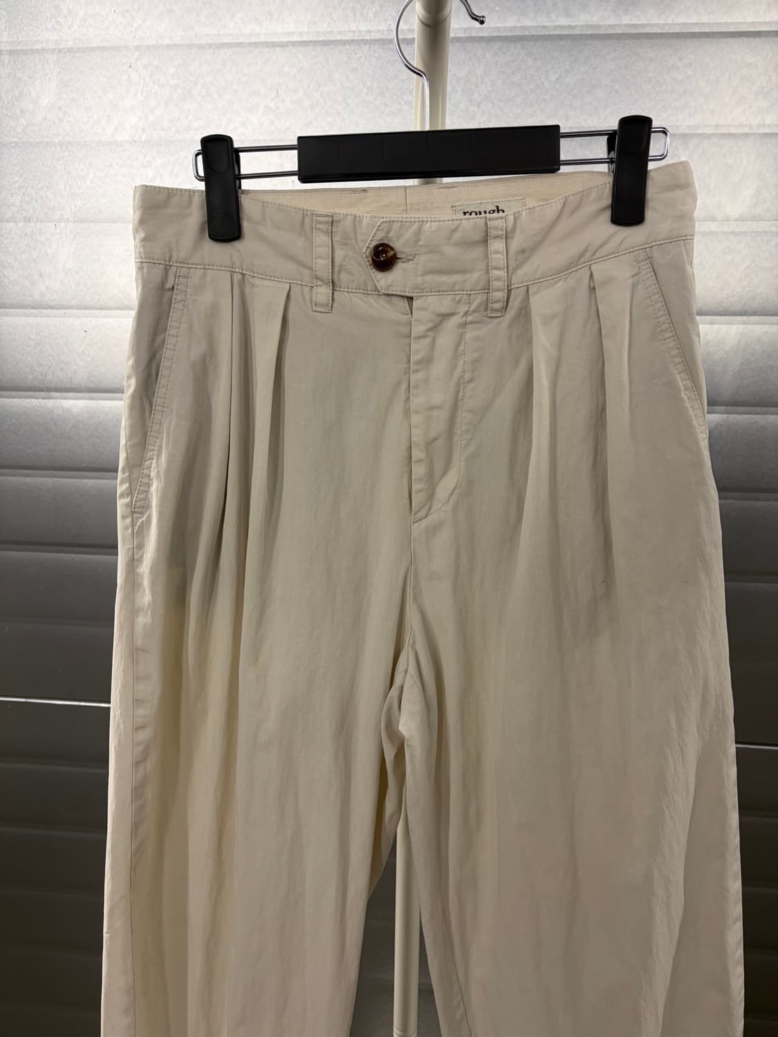 Rough Side two-tuck wide pants 1 상품이미지3