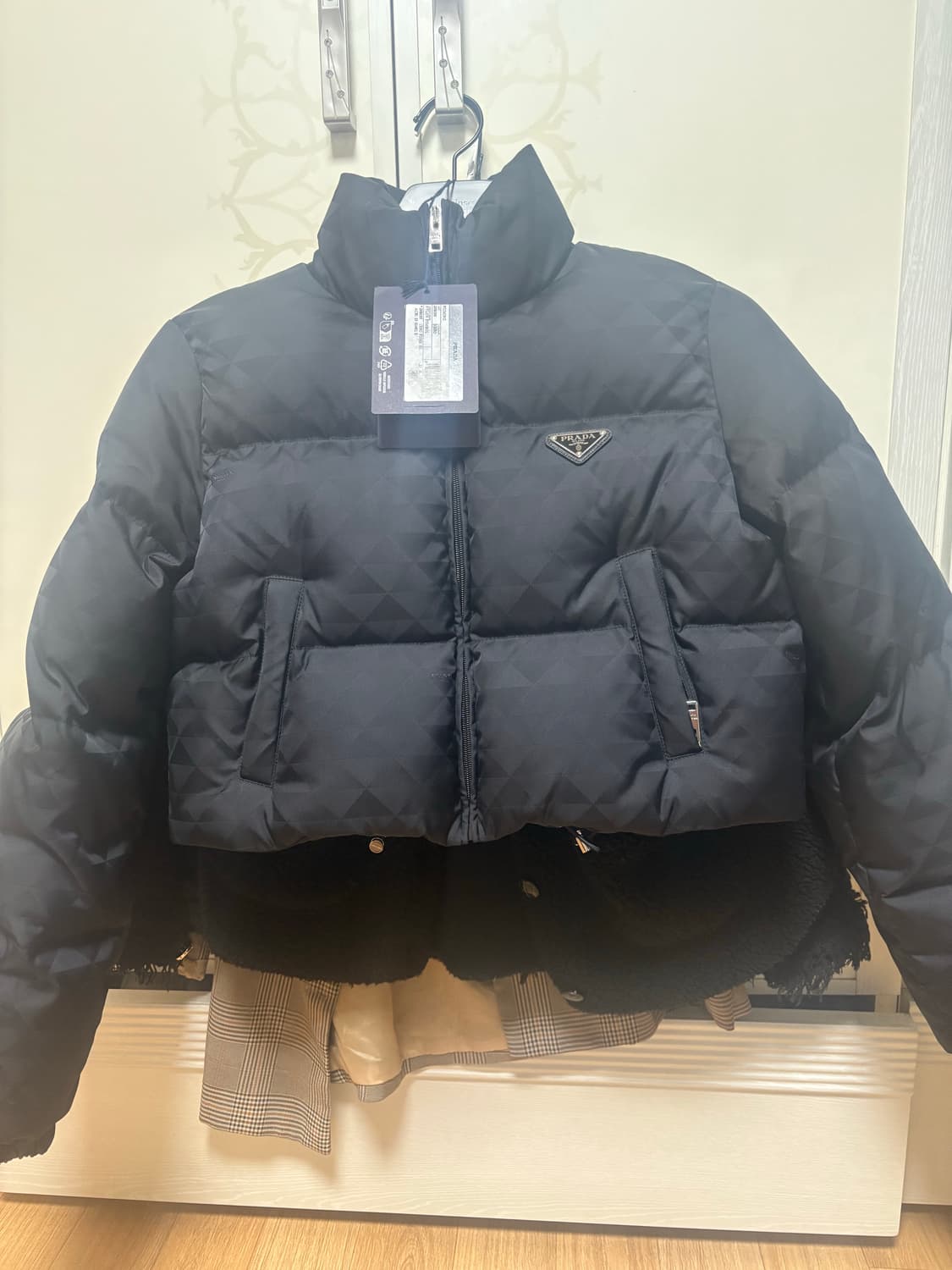 프라다 리나일론 크롭패딩 상품이미지2