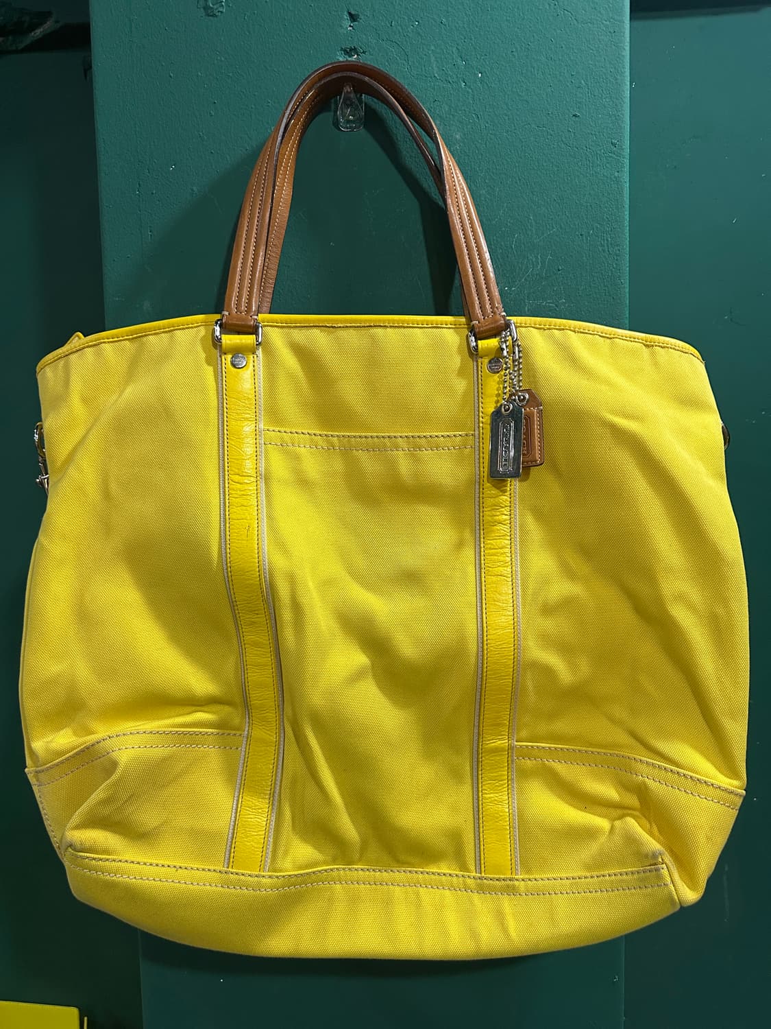 코치 빅 캔버스 토드크로스백 옐로우 상품이미지1