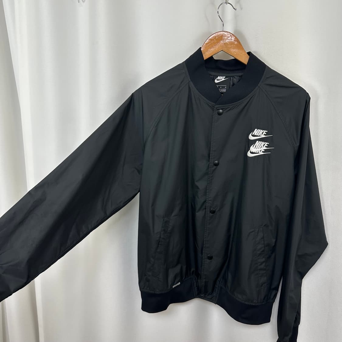  나이키 남자 얇은 똑딱이 자켓 검정 M  상품이미지3
