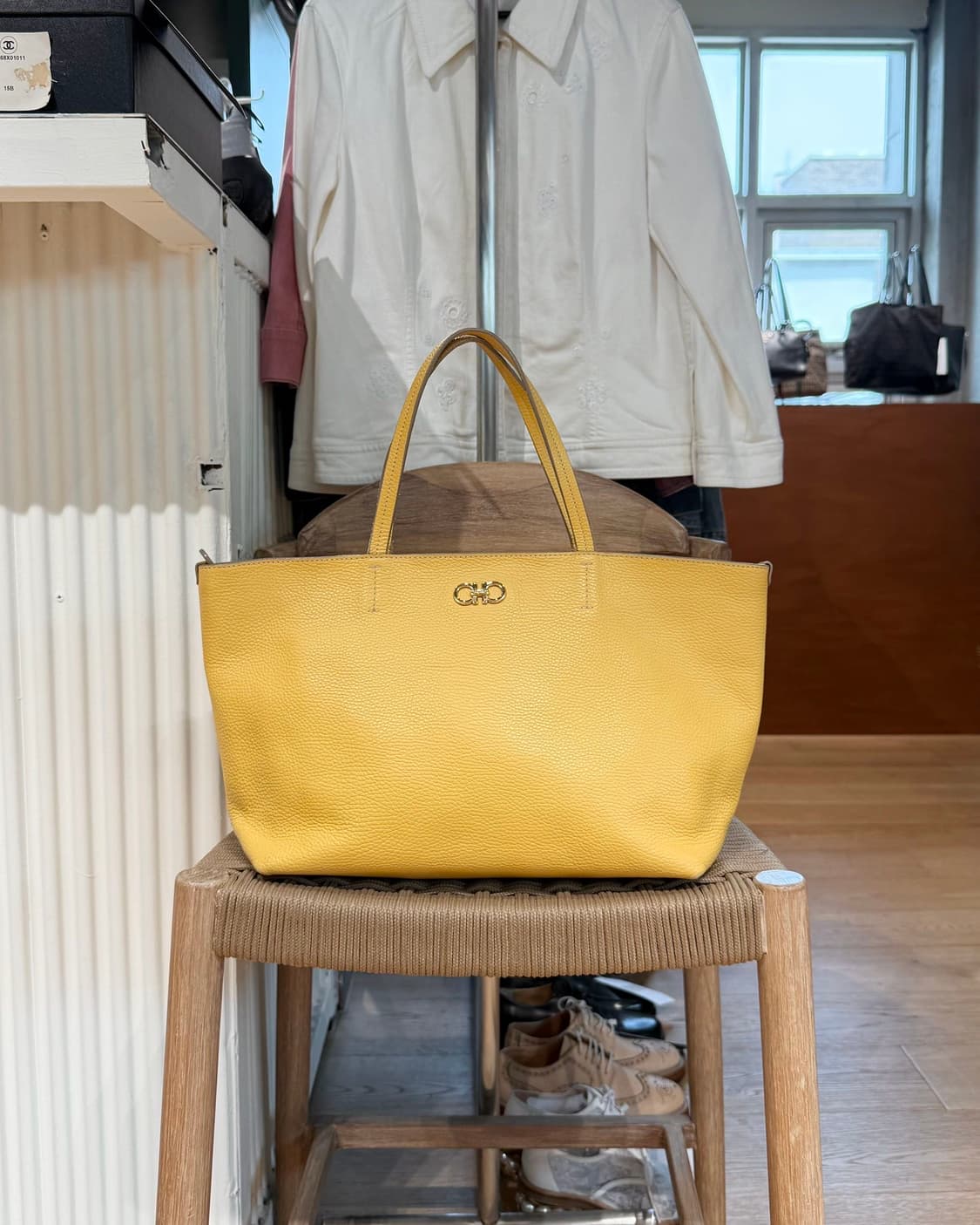 살바토레 페라가모 옐로우 간치니 레더 토트백  상품이미지1