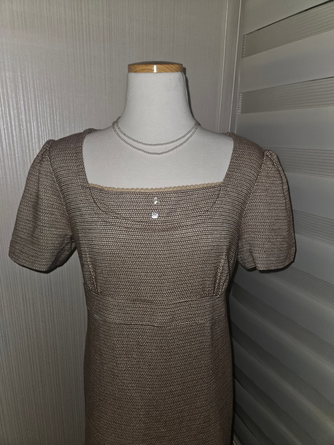 suivi 모래 자개버튼 원피스 상품이미지2