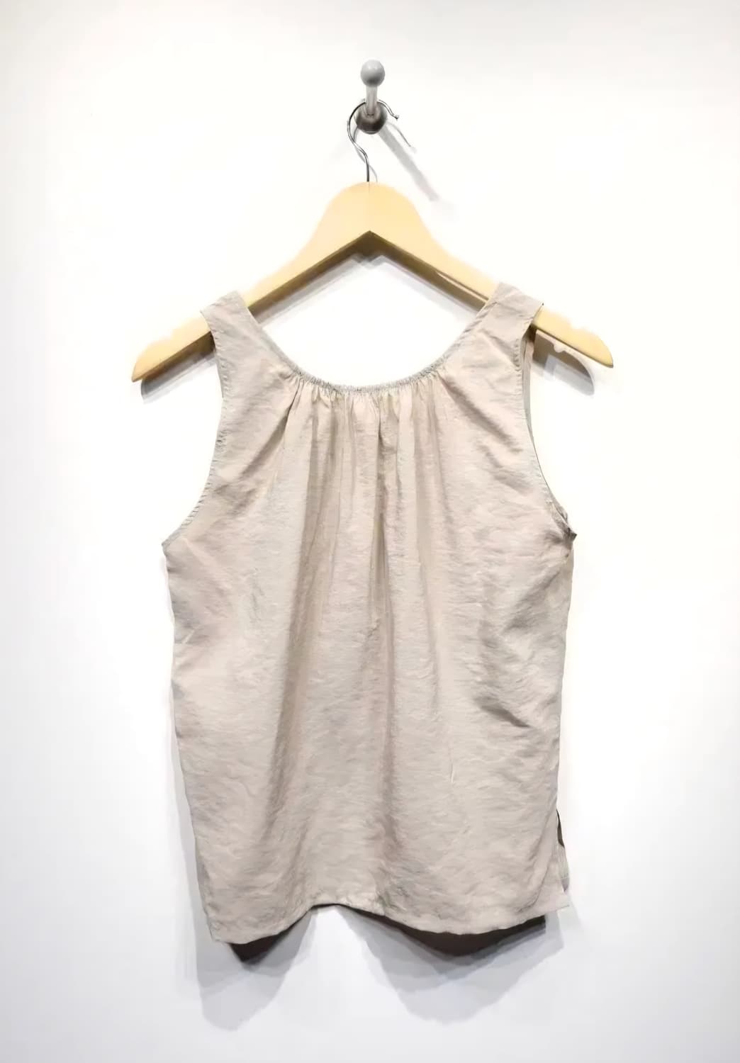 EAAH 이아 레이온 슬리브리스 탑 베이지 상품이미지4