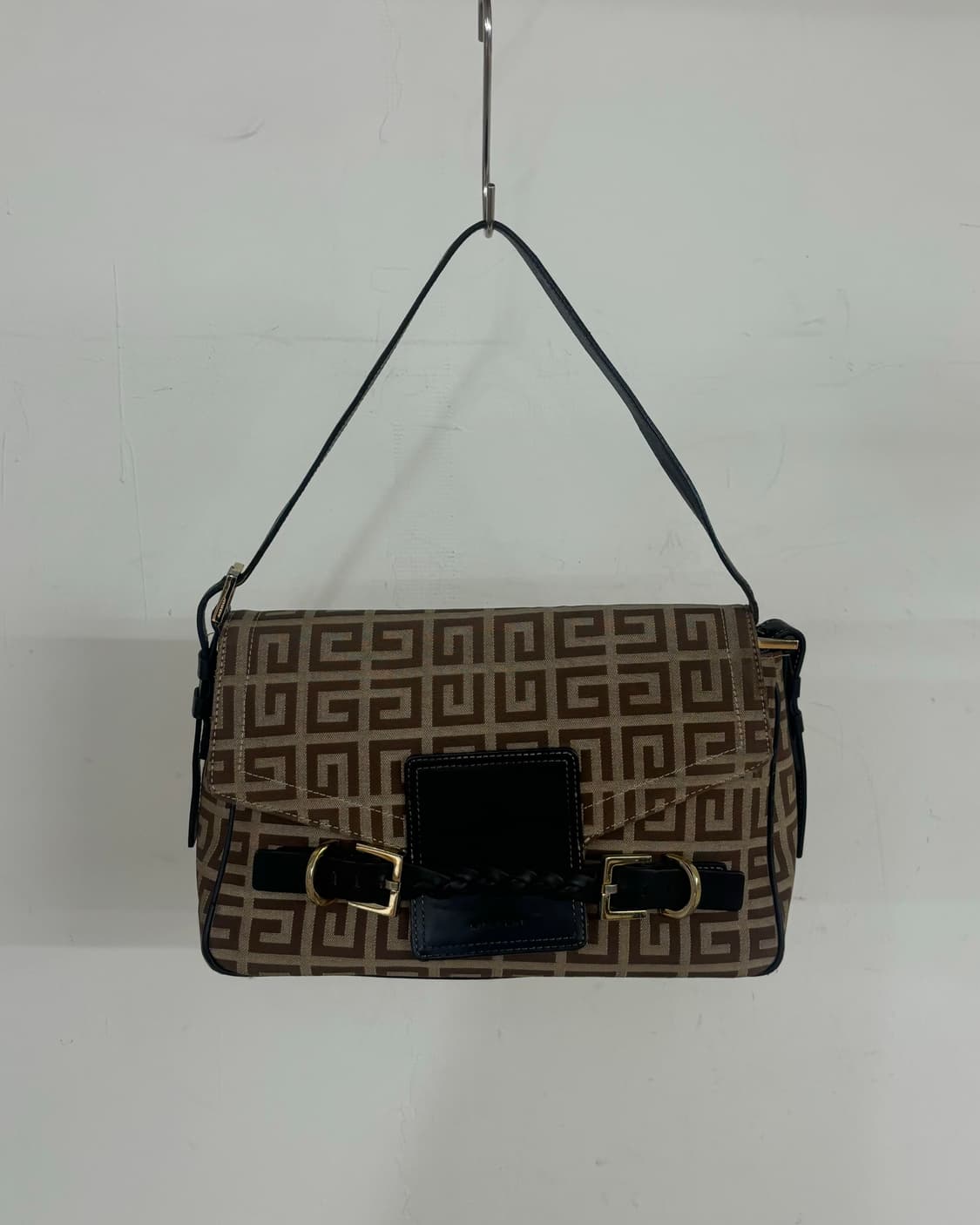 지방시 시그니처 4G 캔버스 가죽 플랩 숄더백 상품이미지2